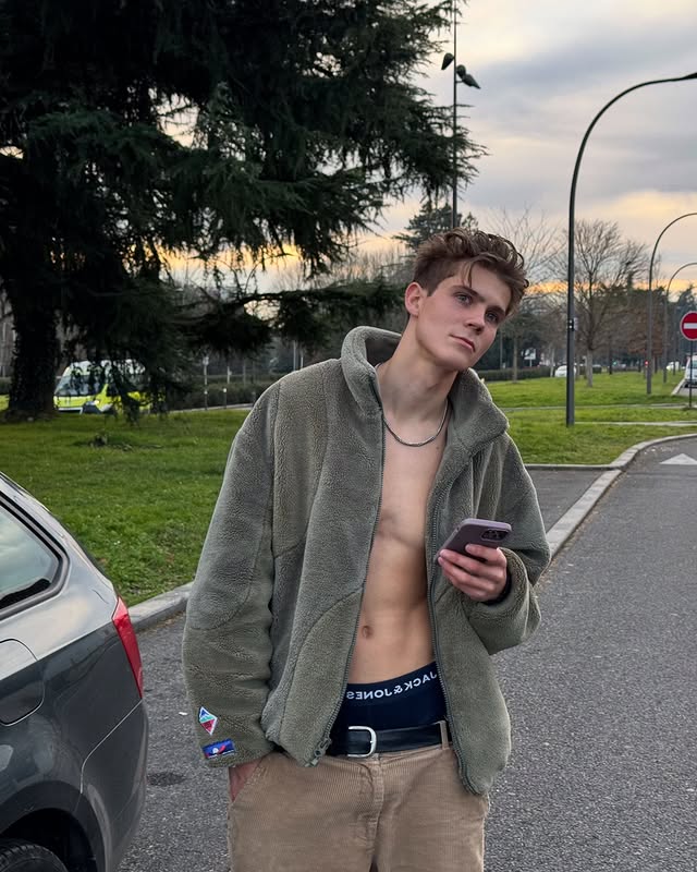 These OnlyFans Creators Get Help From Their Parents For Their Content 12 476055241 18484098910057087 974115317757328965 n